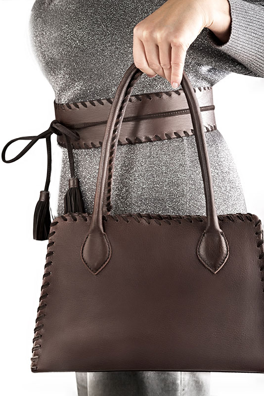 Dress handbag in dark brown leather - Worn view